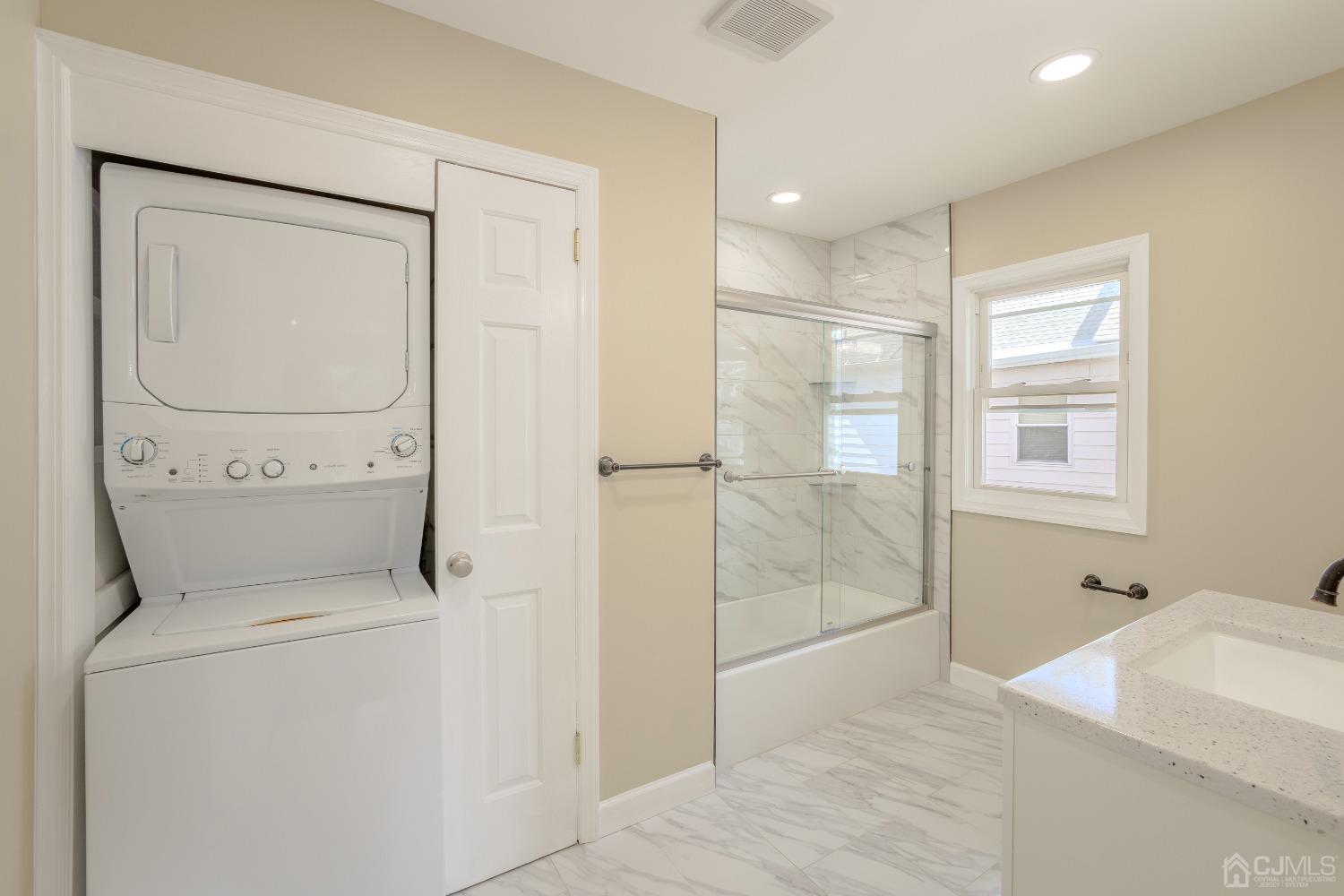 49 Riva Avenue, Unit 2 Milltown, NJ 08850 - Photo 6 of 22 a bathroom with a bathtub and a shower