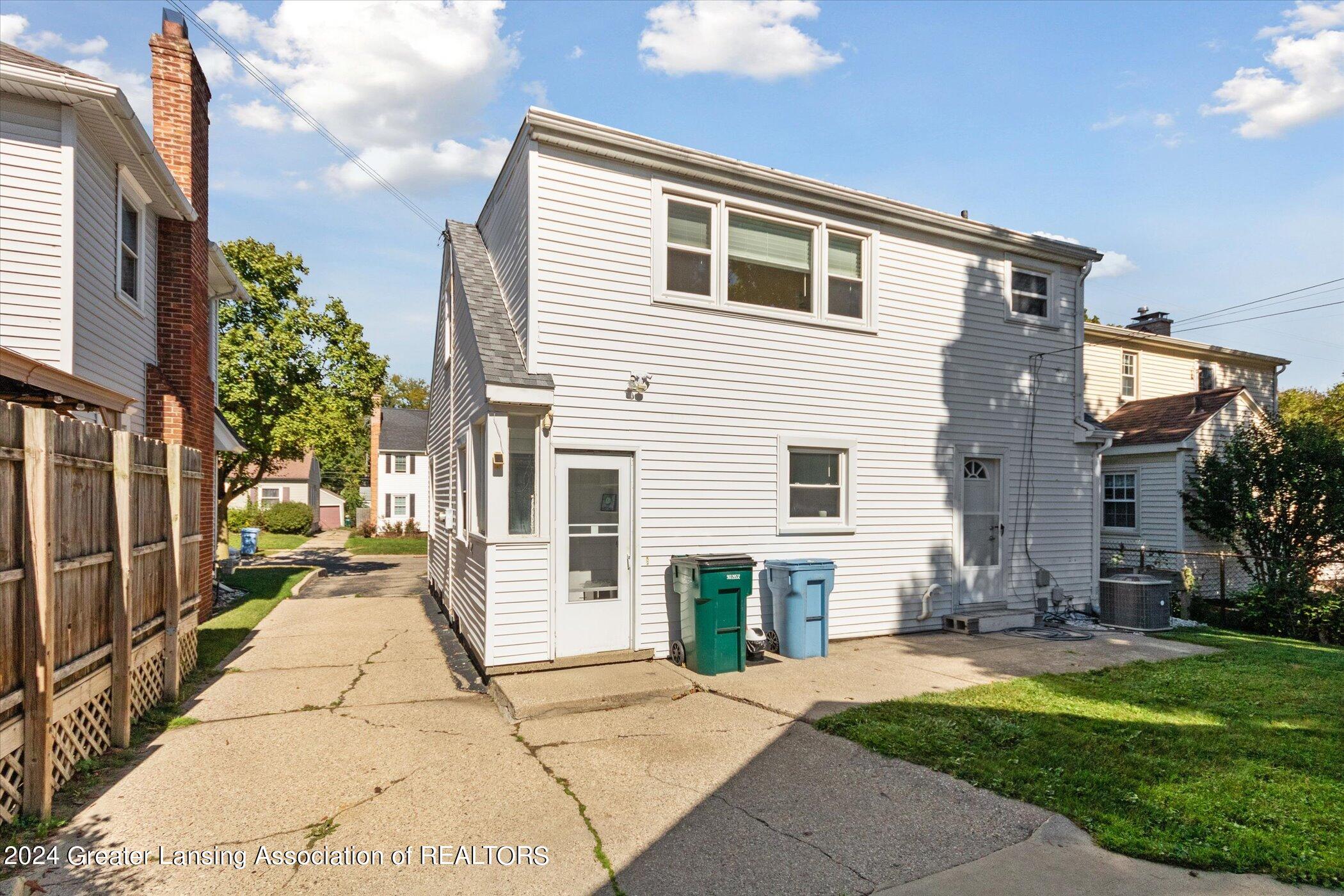 566 Riley Street Lansing, MI 48910 - Photo 32 of 36 35-566-Riley-St-Lansing-MI-48910-WindowS