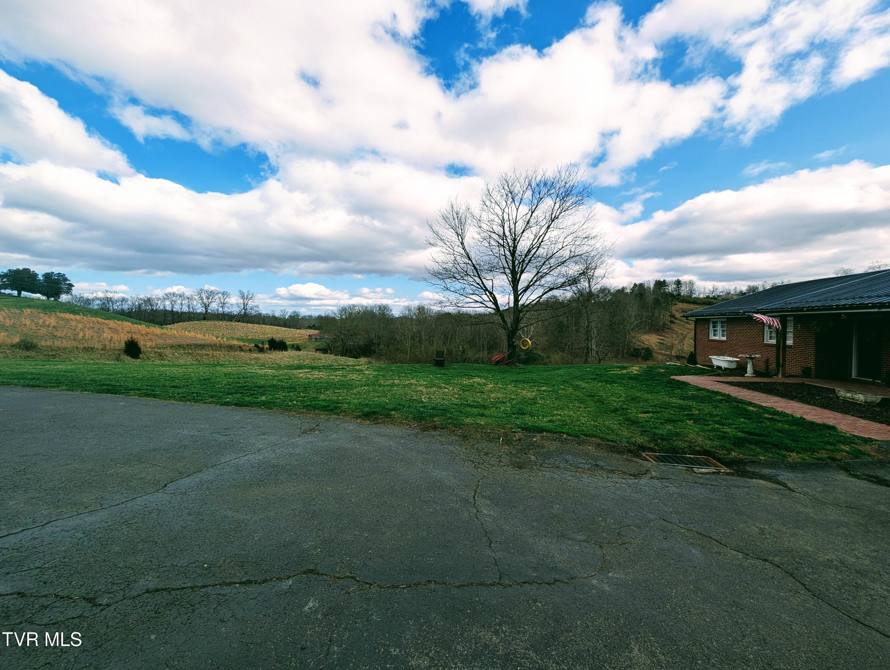 246 The New Road Clintwood, VA 24228 - Photo 6 of 62 1000019880