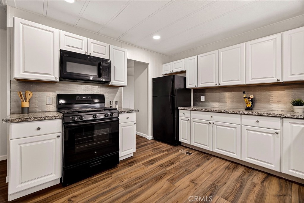 3548 Vía Medio Chico, CA 95973 - Photo 13 of 48 a kitchen with granite countertop a refrigerator stove and microwave
