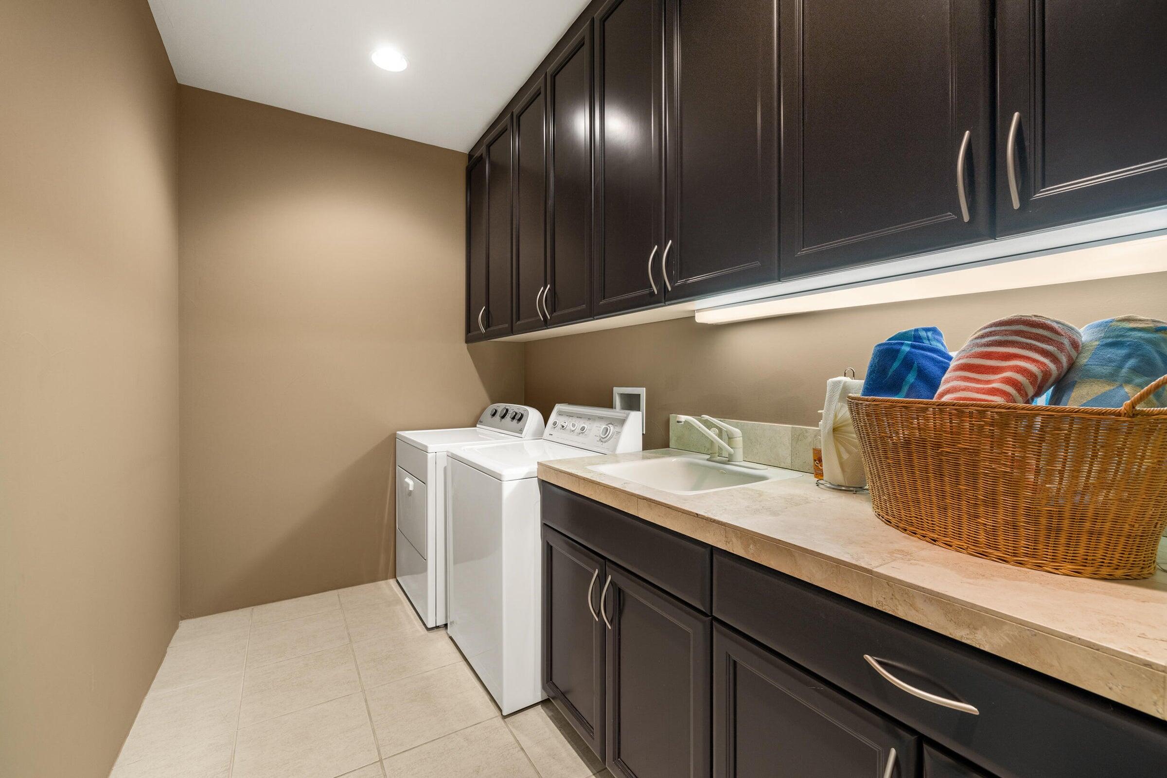 50445 Mountain Shadows Road La Quinta, CA 92253 - Photo 33 of 33 a bathroom with a sink and a mirror