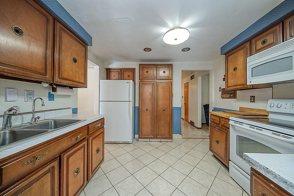 1335 Akehurst Road Pittsburgh, PA 15220 - Photo 16 of 35 Gallery Image 16