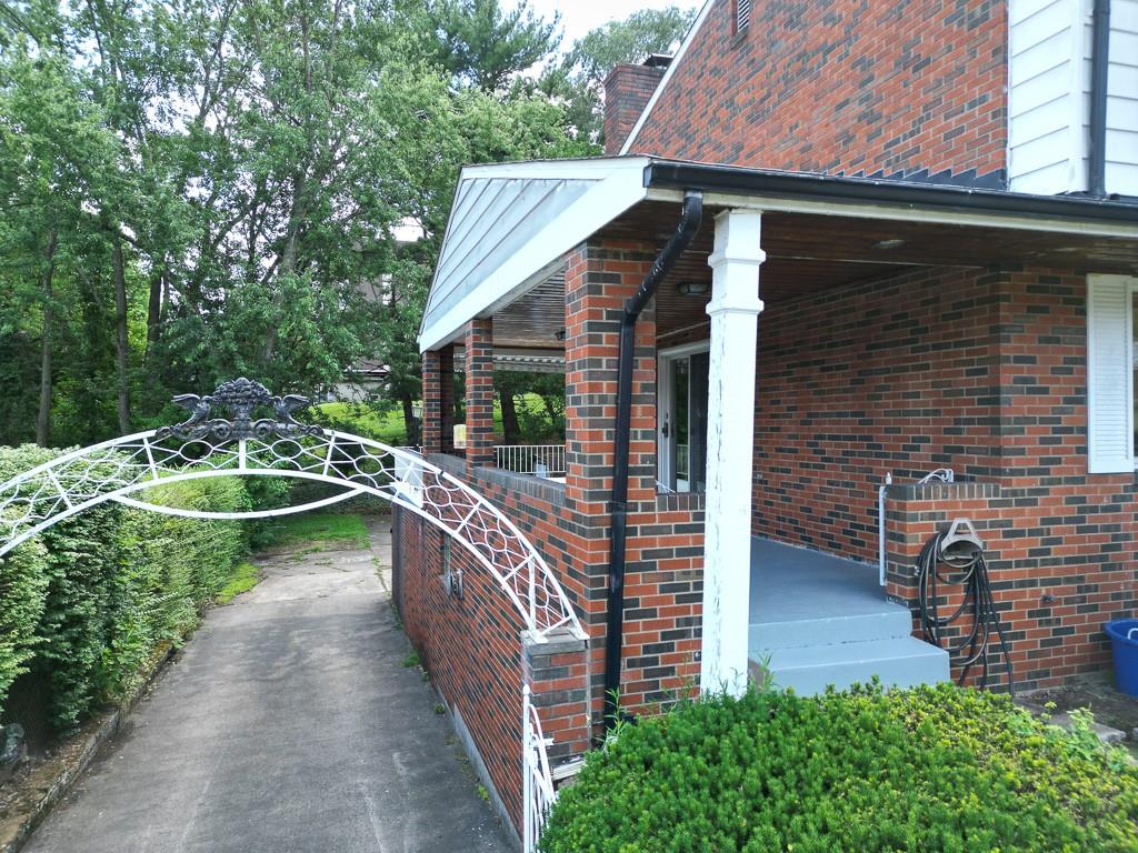 1335 Akehurst Road Pittsburgh, PA 15220 - Photo 6 of 35 Gallery Image 6
