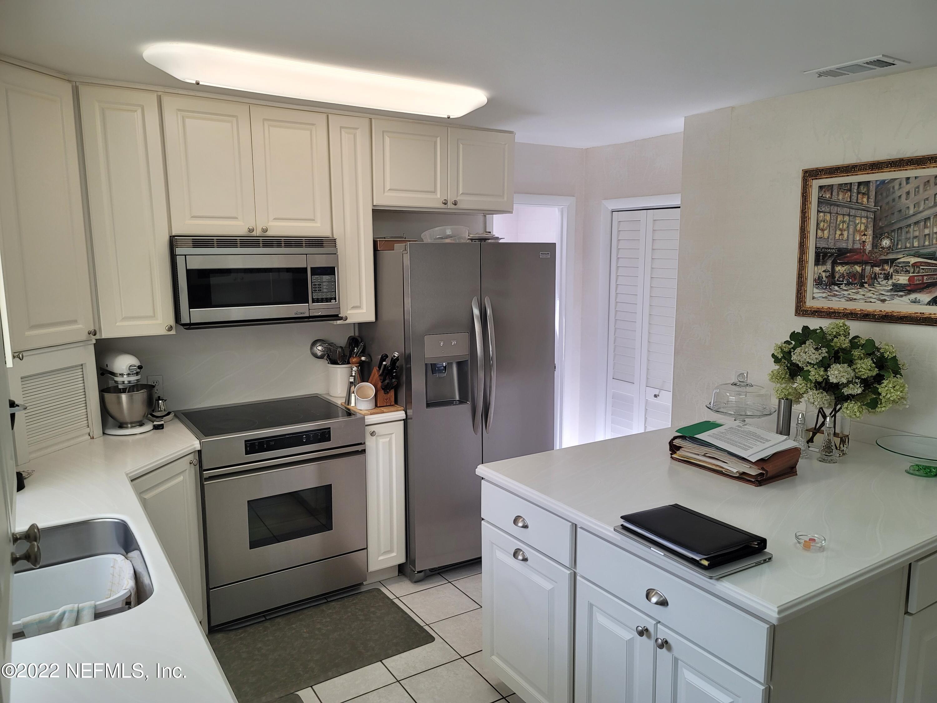 5765 Richmond Road Jacksonville, FL 32210 - Photo 15 of 73 15 Kitchen