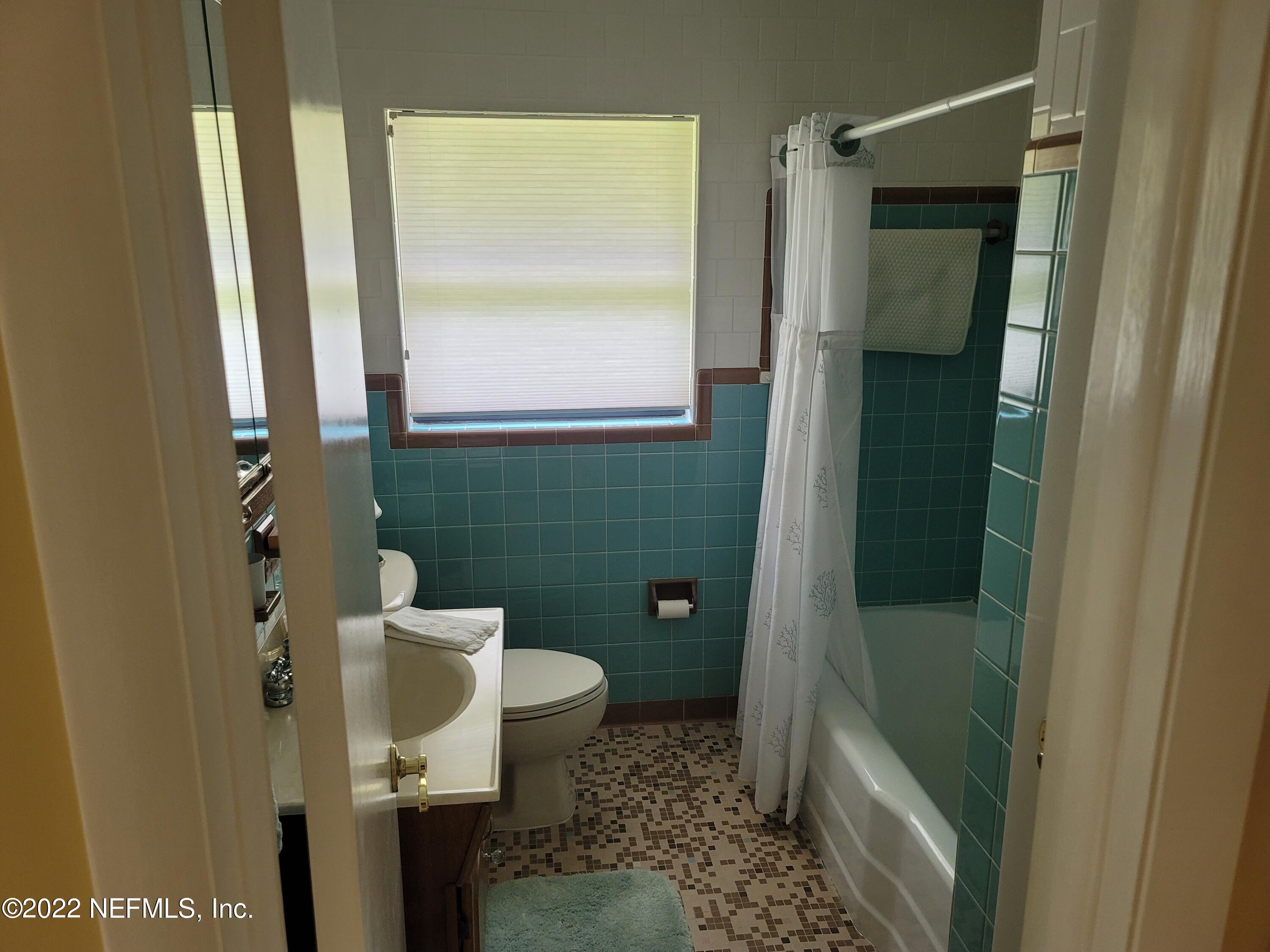 5765 Richmond Road Jacksonville, FL 32210 - Photo 10 of 73 10 Guest Bath 1