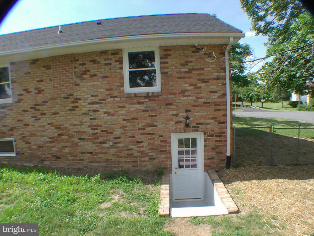 220 Ridge Road Winchester, VA 22602 - Photo 19 of 27 Exterior (Rear)