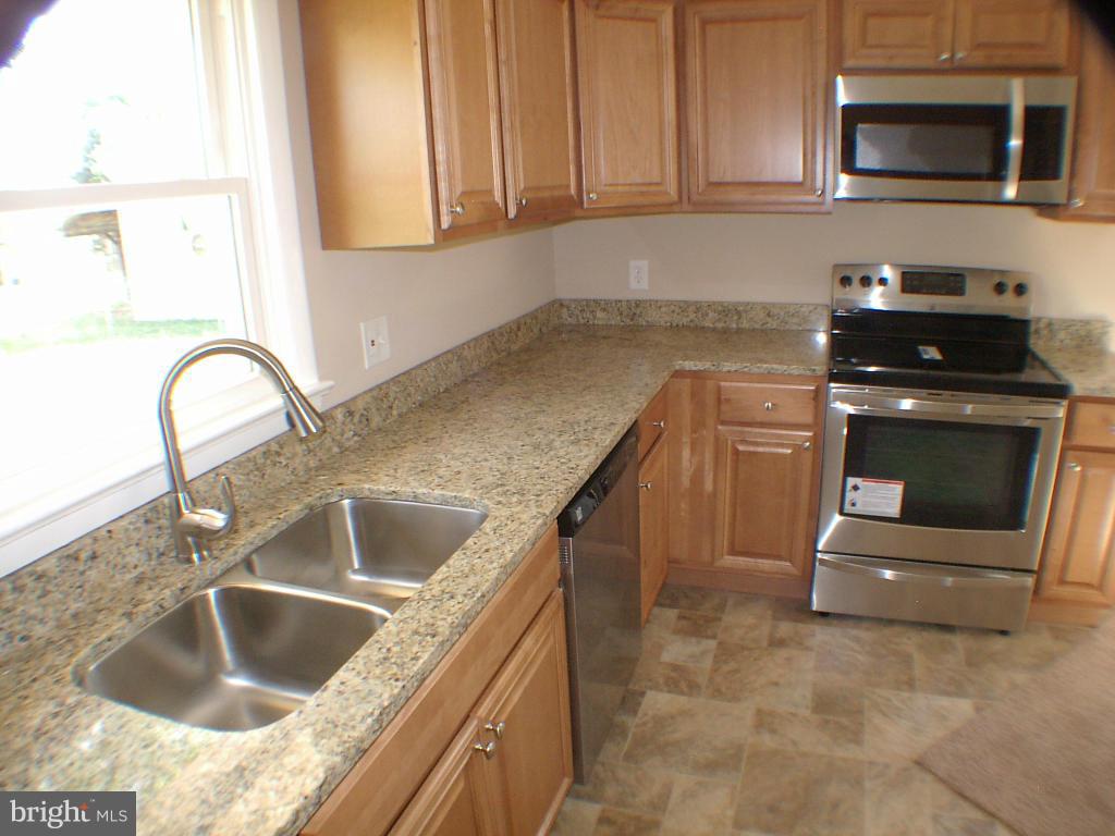 220 Ridge Road Winchester, VA 22602 - Photo 5 of 27 Kitchen