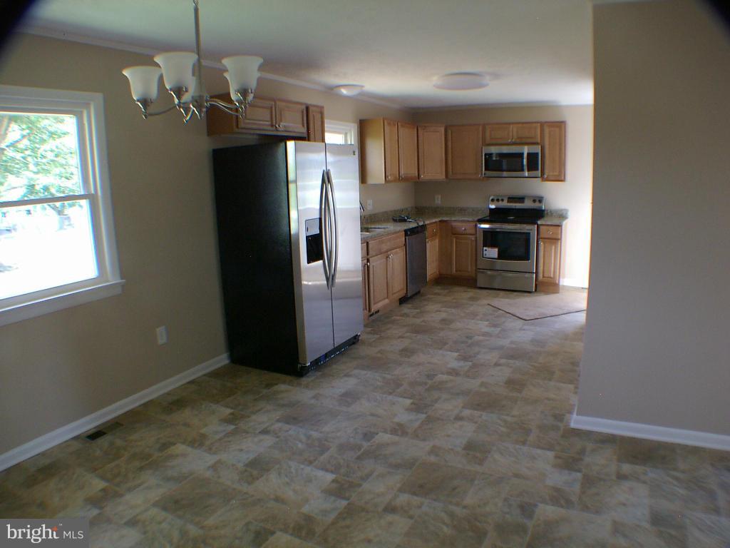 220 Ridge Road Winchester, VA 22602 - Photo 9 of 27 Kitchen with new SS appliances