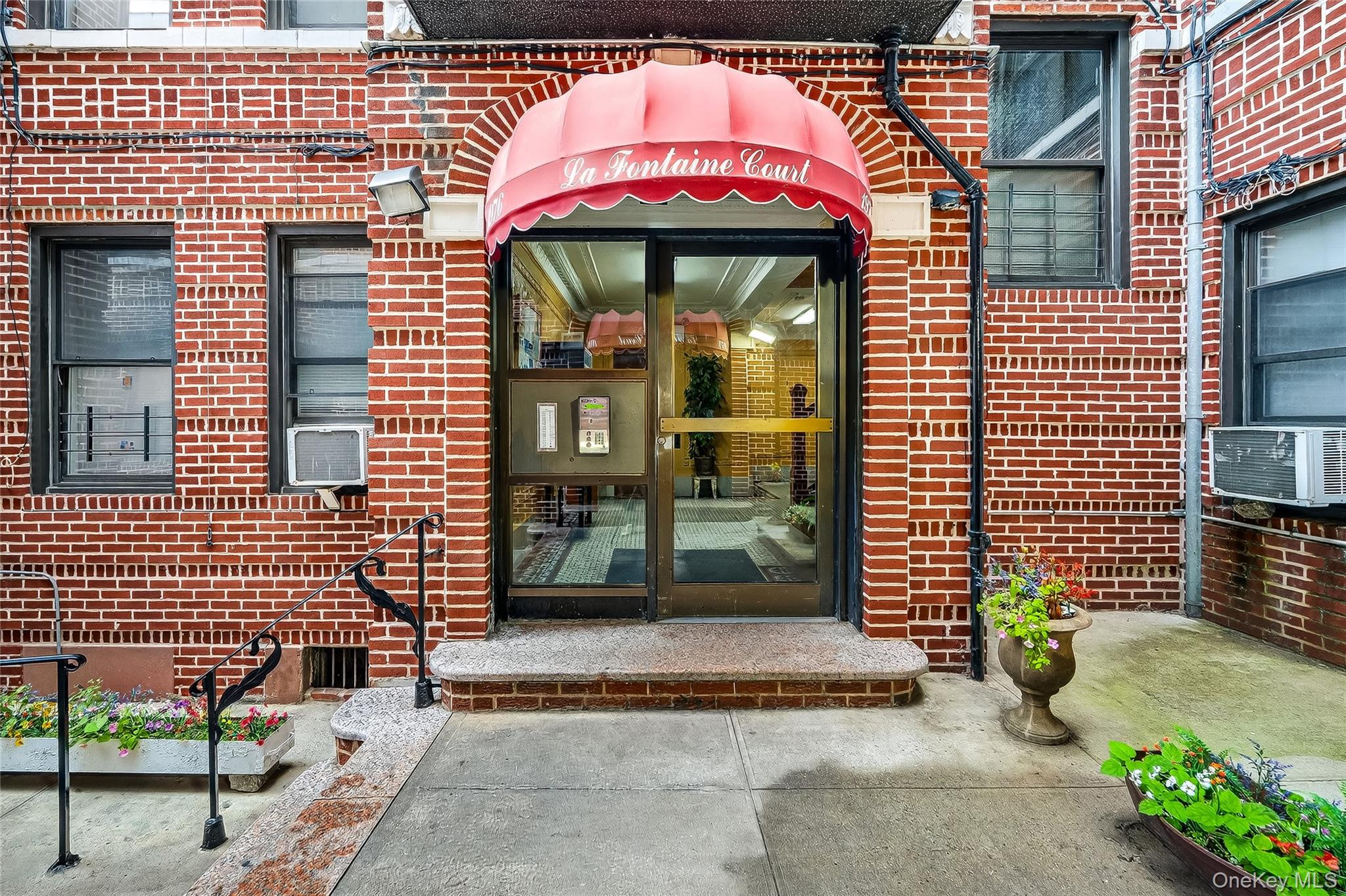 1976 Lafontaine Avenue, Unit 4D Bronx, NY 10457 - Photo 6 of 32 a front view of a house with a yard