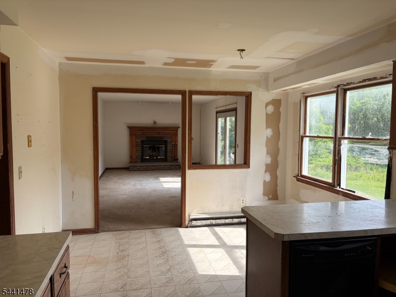 124 Perryville Road Pittstown, NJ 08867 - Photo 12 of 41
