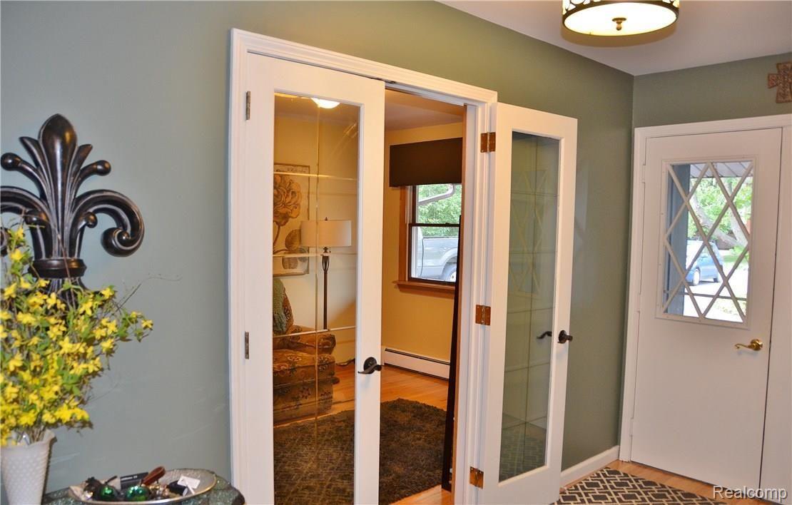 9259 Anderson Road Grosse Ile, MI 48138 - Photo 3 of 35 DSC_2642.JPG