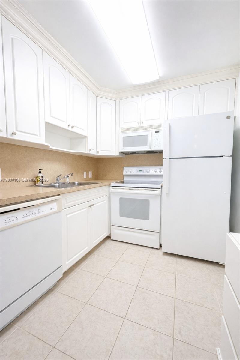 254 Mansfield H, Unit 254 Boca Raton, FL 33434 - Photo 5 of 17