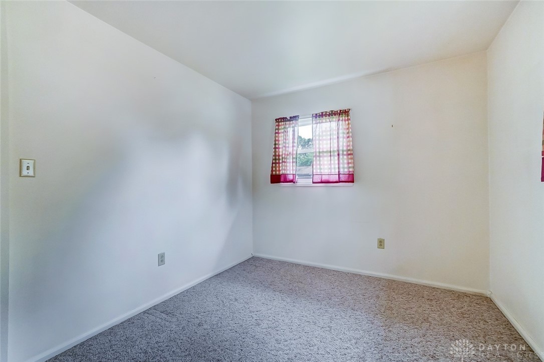 5661 Sharp Road Dayton, OH 45432 - Photo 17 of 31