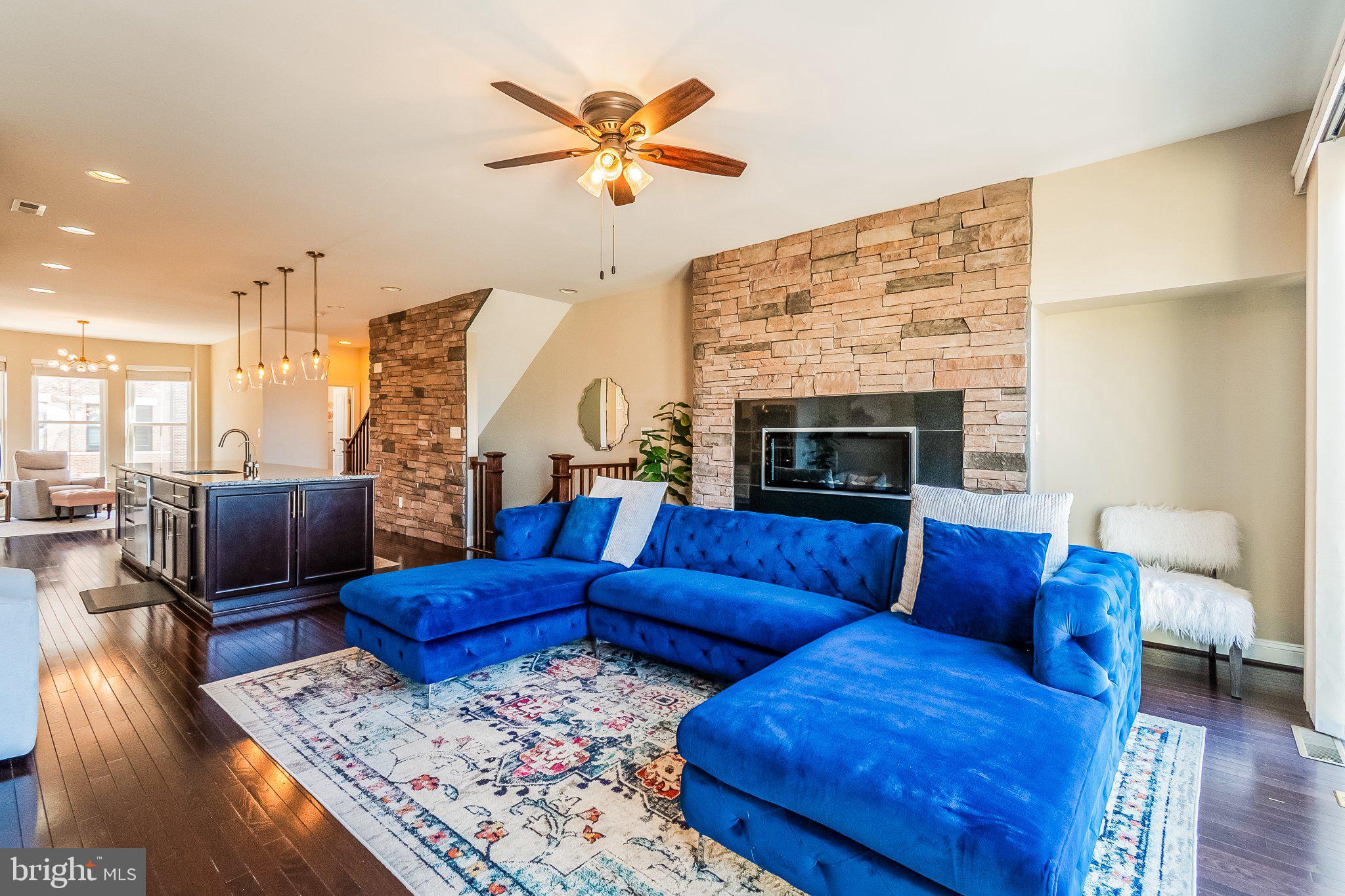 20401 Codman Drive Ashburn, VA 20147 - Photo 7 of 20 Stylish living space with modern flair.