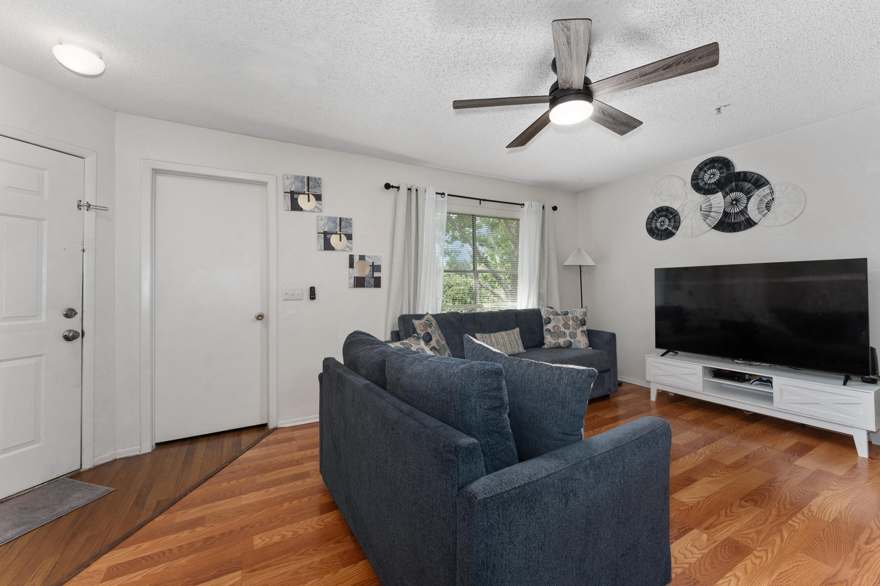 627 Dory Lane, Unit 304 Altamonte Springs, FL 32714 - Photo 3 of 29 a living room with furniture and a flat screen tv