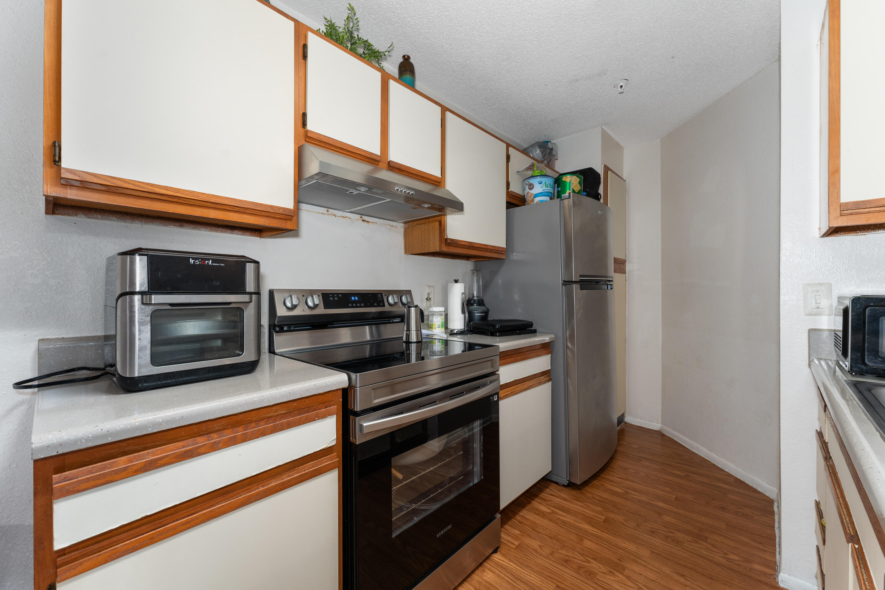 627 Dory Lane, Unit 304 Altamonte Springs, FL 32714 - Photo 9 of 29 a kitchen with stainless steel appliances a stove a microwave and a refrigerator