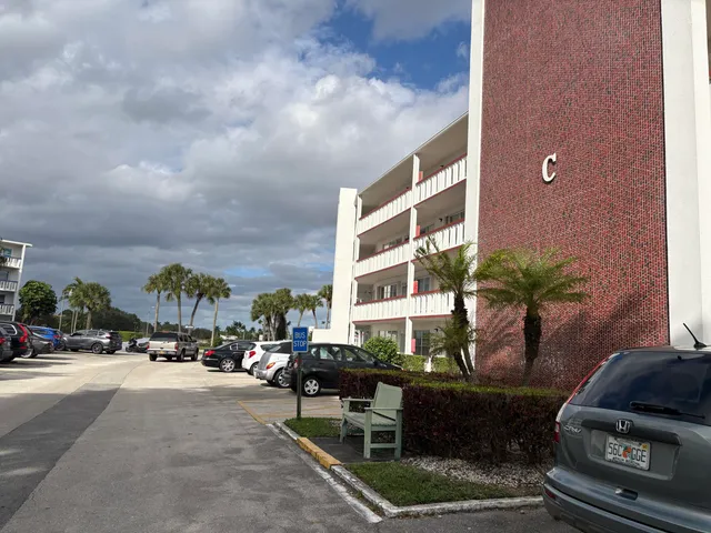 $1,500 | 202 Greenbrier C, West Palm Beach, FL 33417