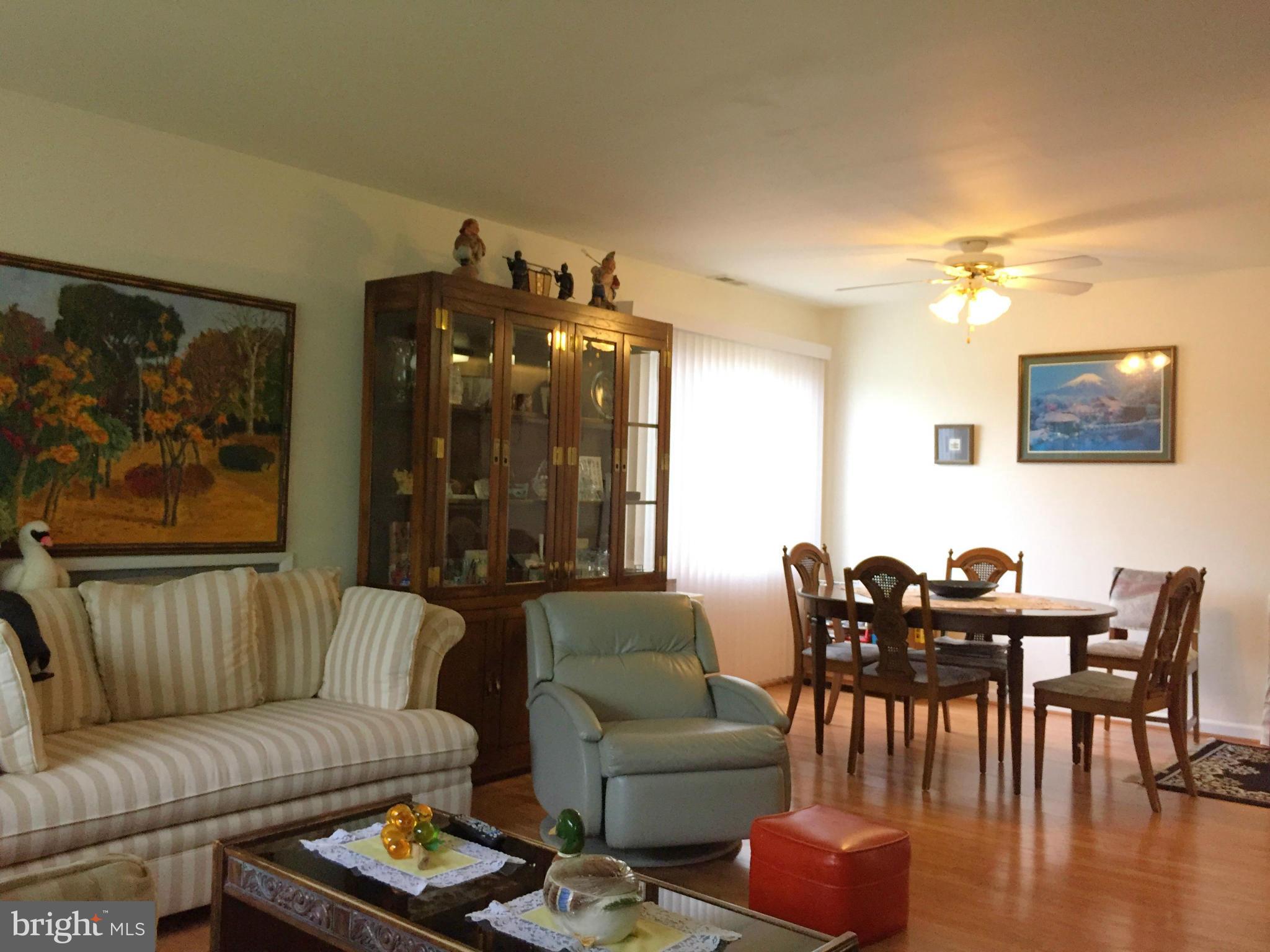 4010 Arcadia Road Alexandria, VA 22312 - Photo 3 of 15 Living Room