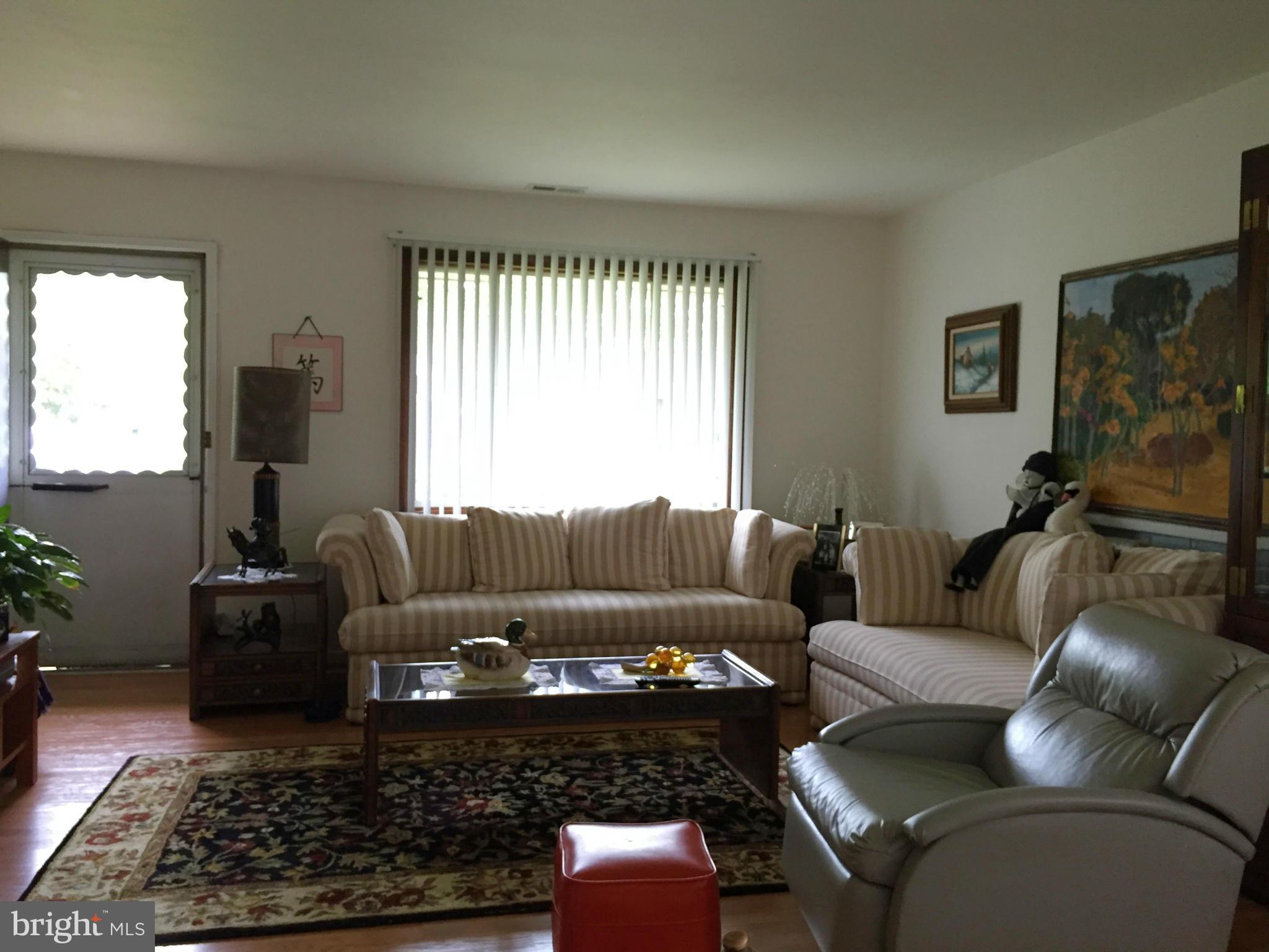 4010 Arcadia Road Alexandria, VA 22312 - Photo 5 of 15 Living Room