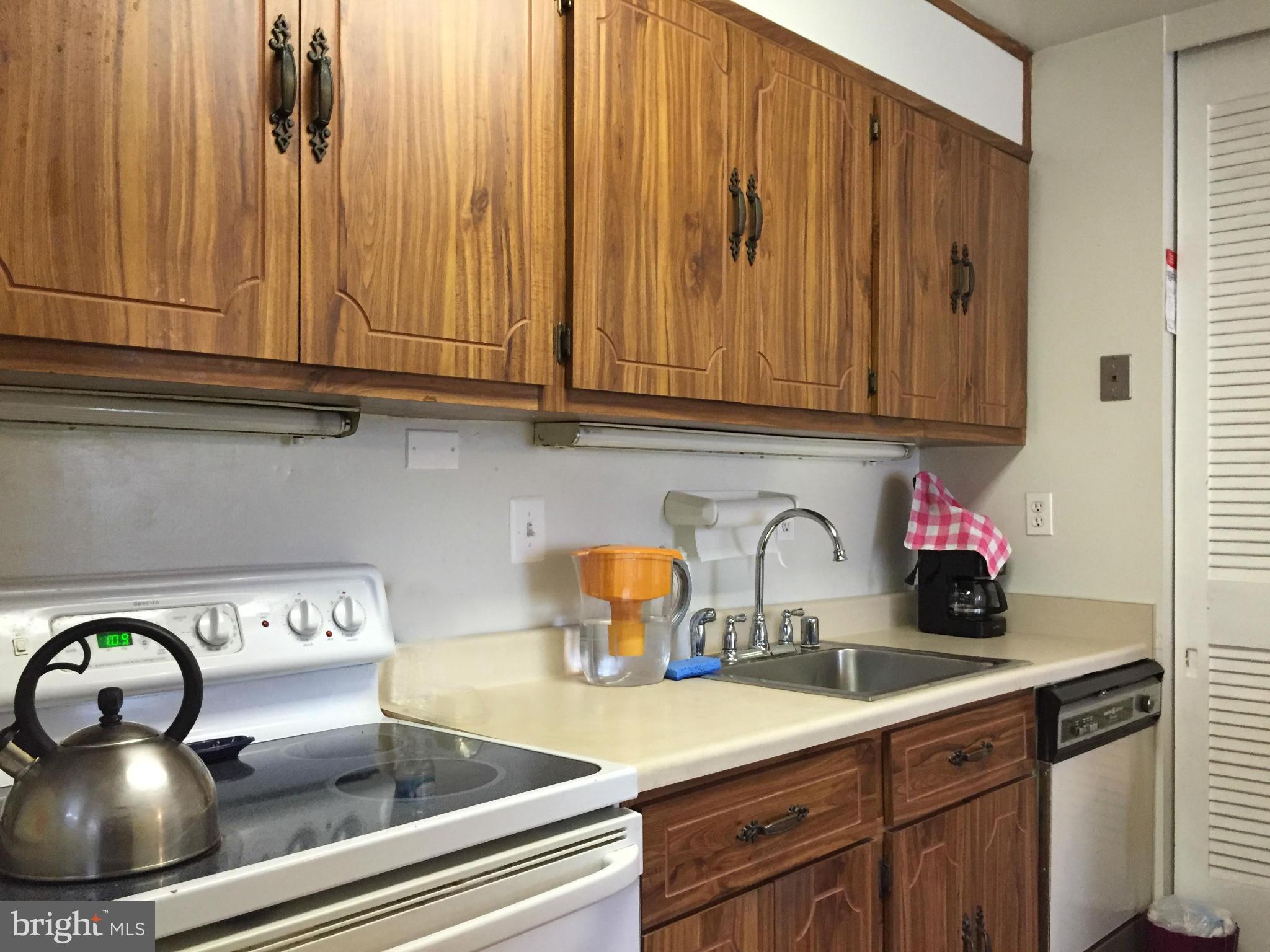 4010 Arcadia Road Alexandria, VA 22312 - Photo 8 of 15 Kitchen