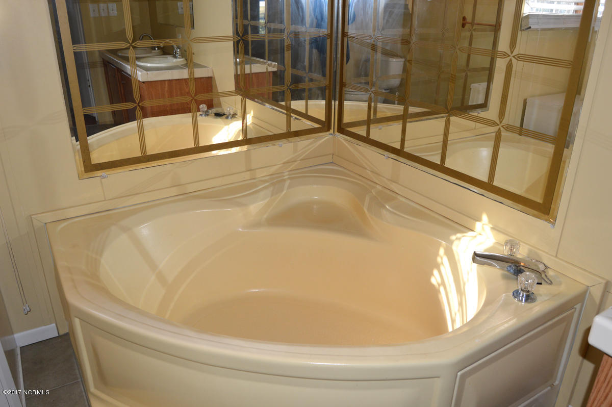 4392 Ritz Circle Shallotte, NC 28470 - Photo 10 of 15 new master bath tub