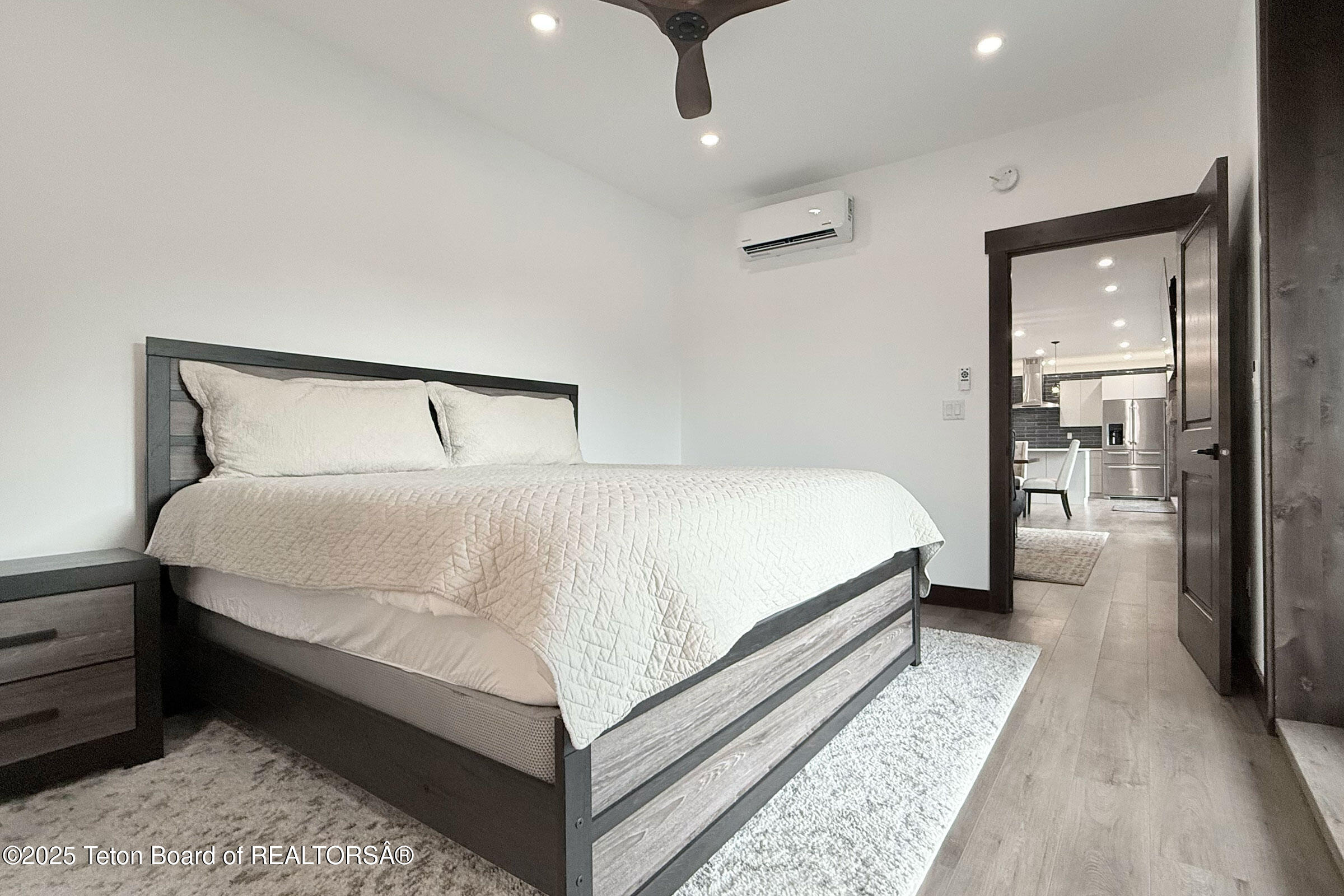 19 Diamandis Drive, Unit 19 Alpine, WY 83128 - Photo 11 of 36 11_aero_hangar_19_upstairs_bed