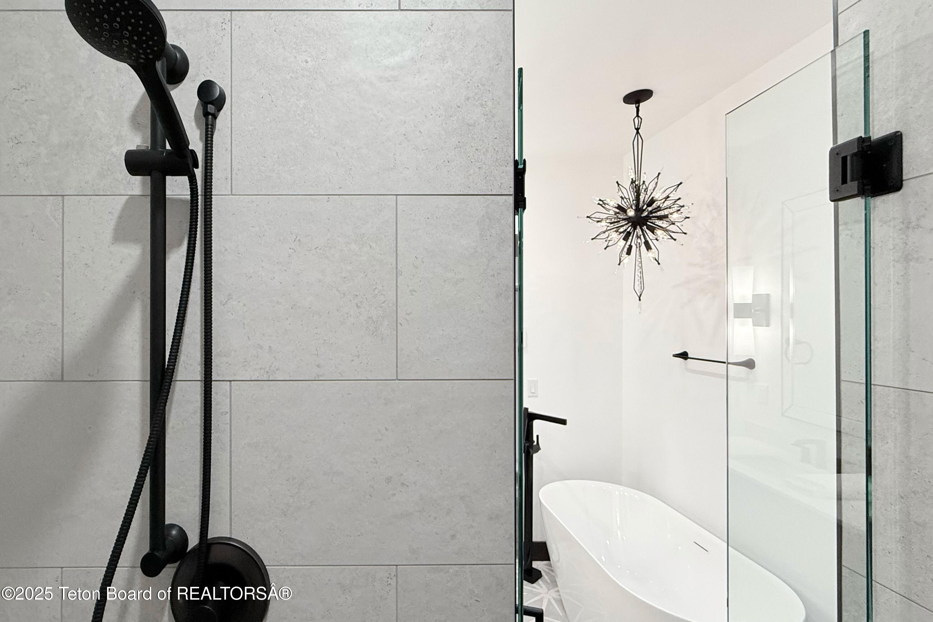 19 Diamandis Drive, Unit 19 Alpine, WY 83128 - Photo 15 of 36 15_aero_hangar_19_upstairs_shower