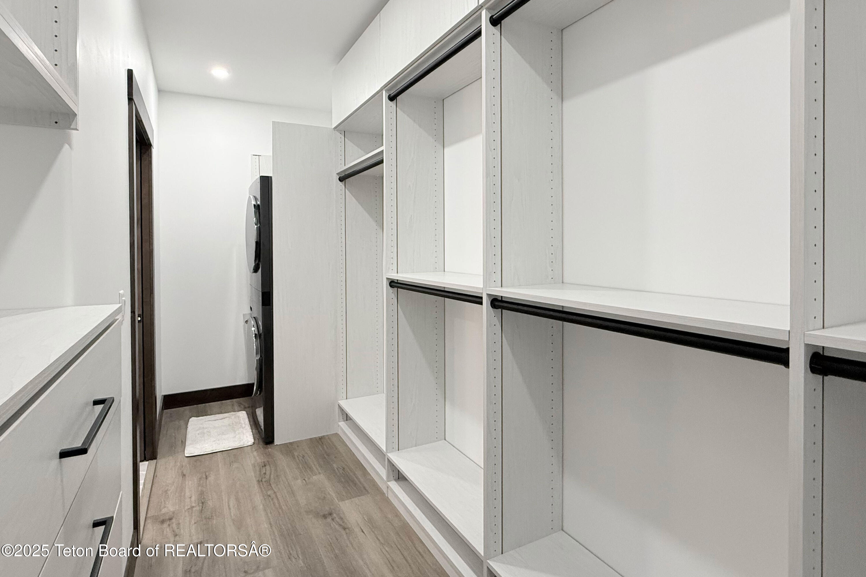 19 Diamandis Drive, Unit 19 Alpine, WY 83128 - Photo 16 of 36 16_aero_hangar_19_upstairs_closet