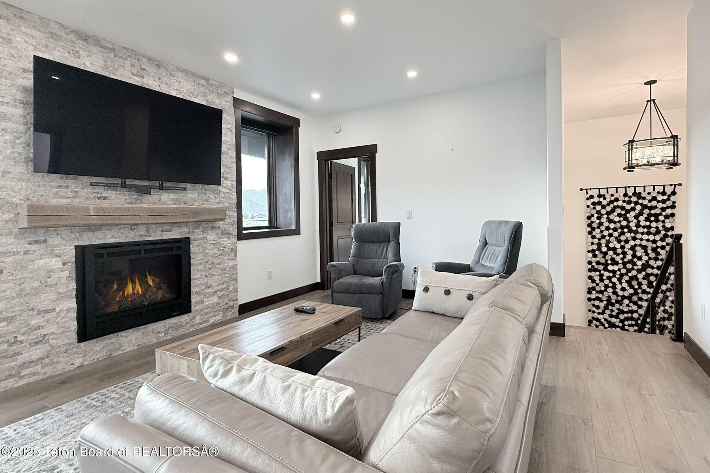 19 Diamandis Drive, Unit 19 Alpine, WY 83128 - Photo 2 of 36 2_aero_hangar_19_upstairs_living2_fire