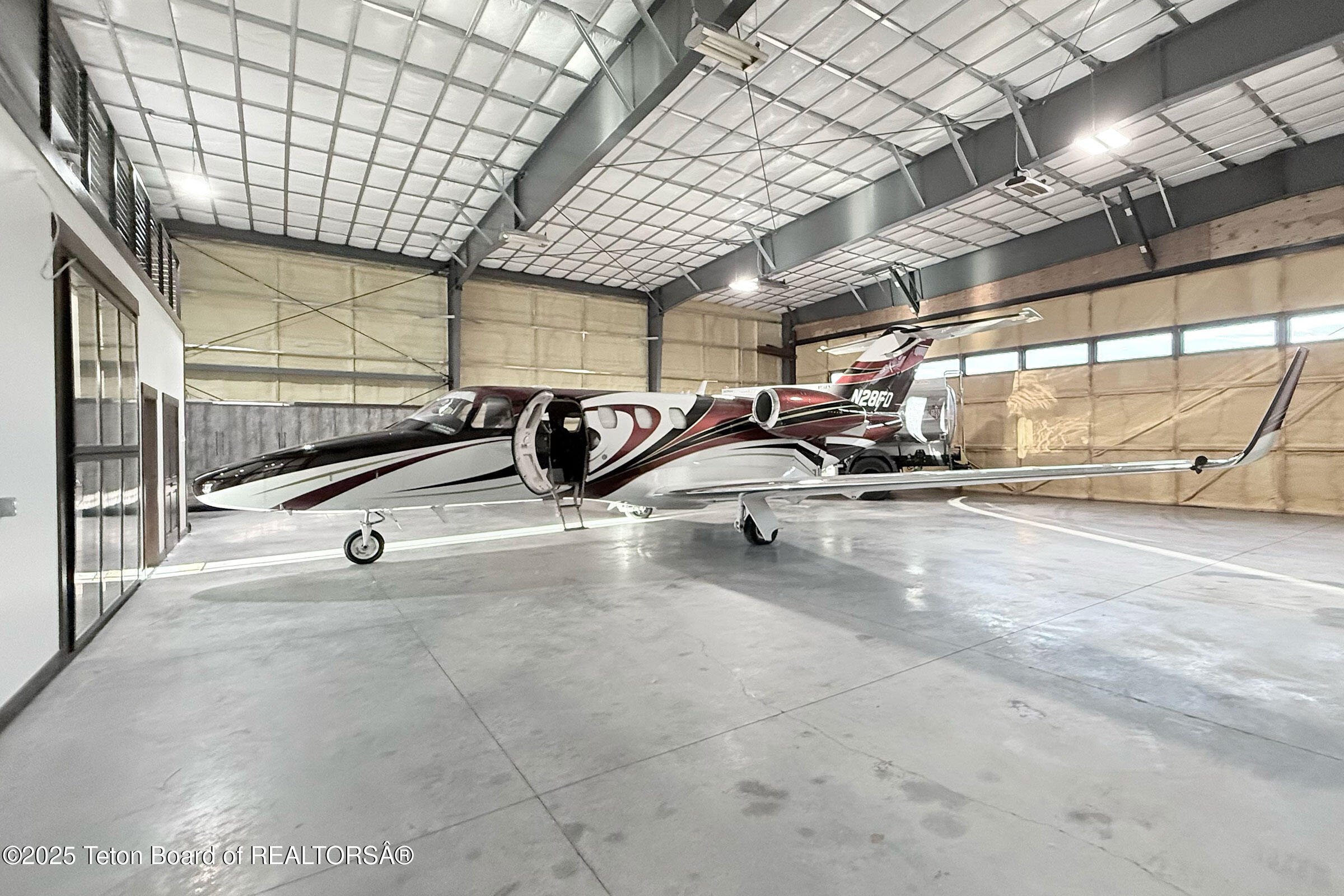 19 Diamandis Drive, Unit 19 Alpine, WY 83128 - Photo 21 of 36 21_aero_hangar_19_hangar_2