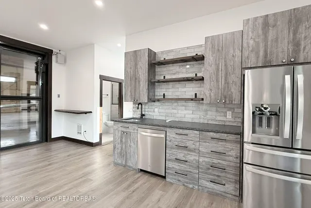 $3,750,000 | 19 Diamandis Drive, Unit 19, Alpine, WY 83128