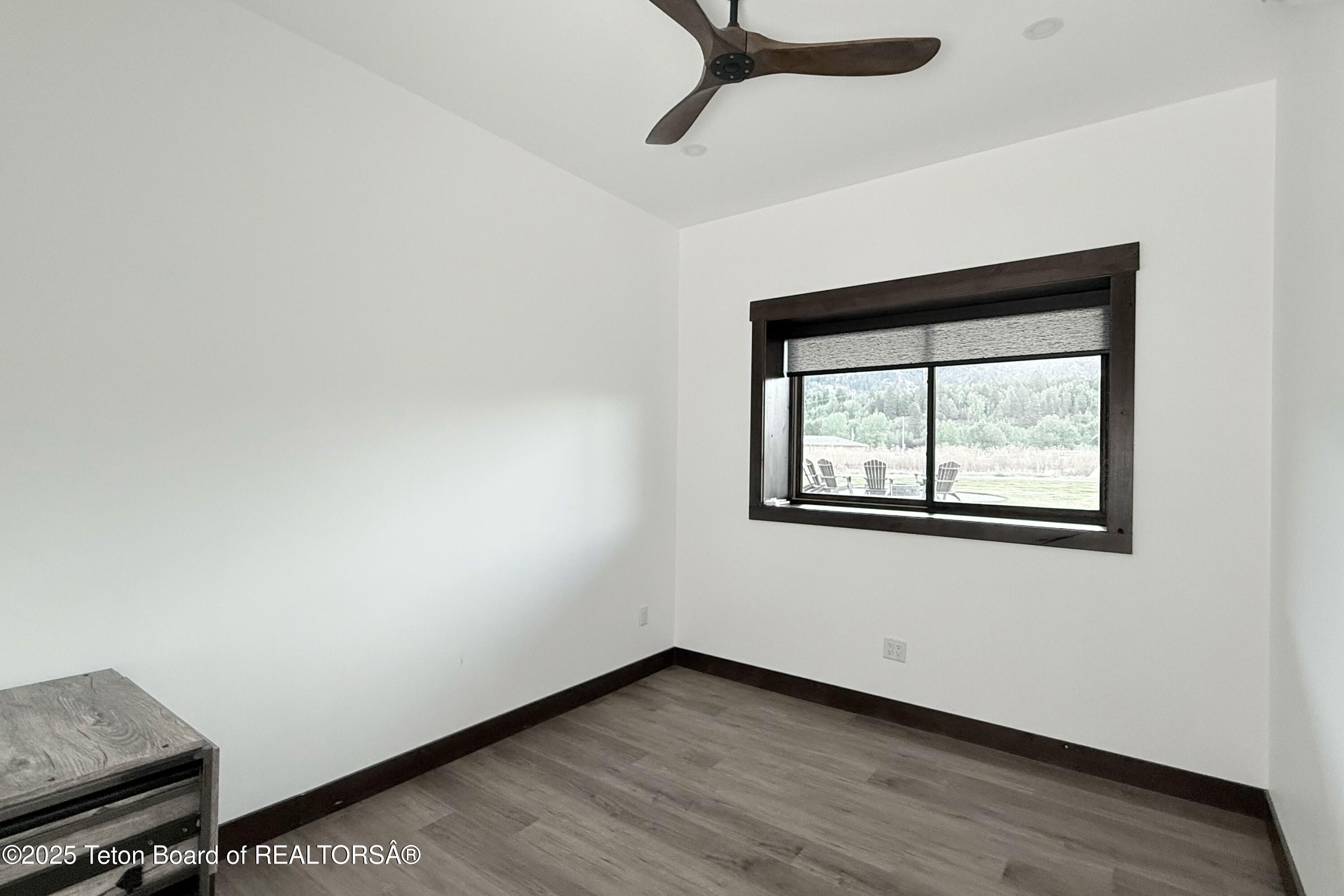 19 Diamandis Drive, Unit 19 Alpine, WY 83128 - Photo 28 of 36 28_aero_hangar_19_lower_bedroom2