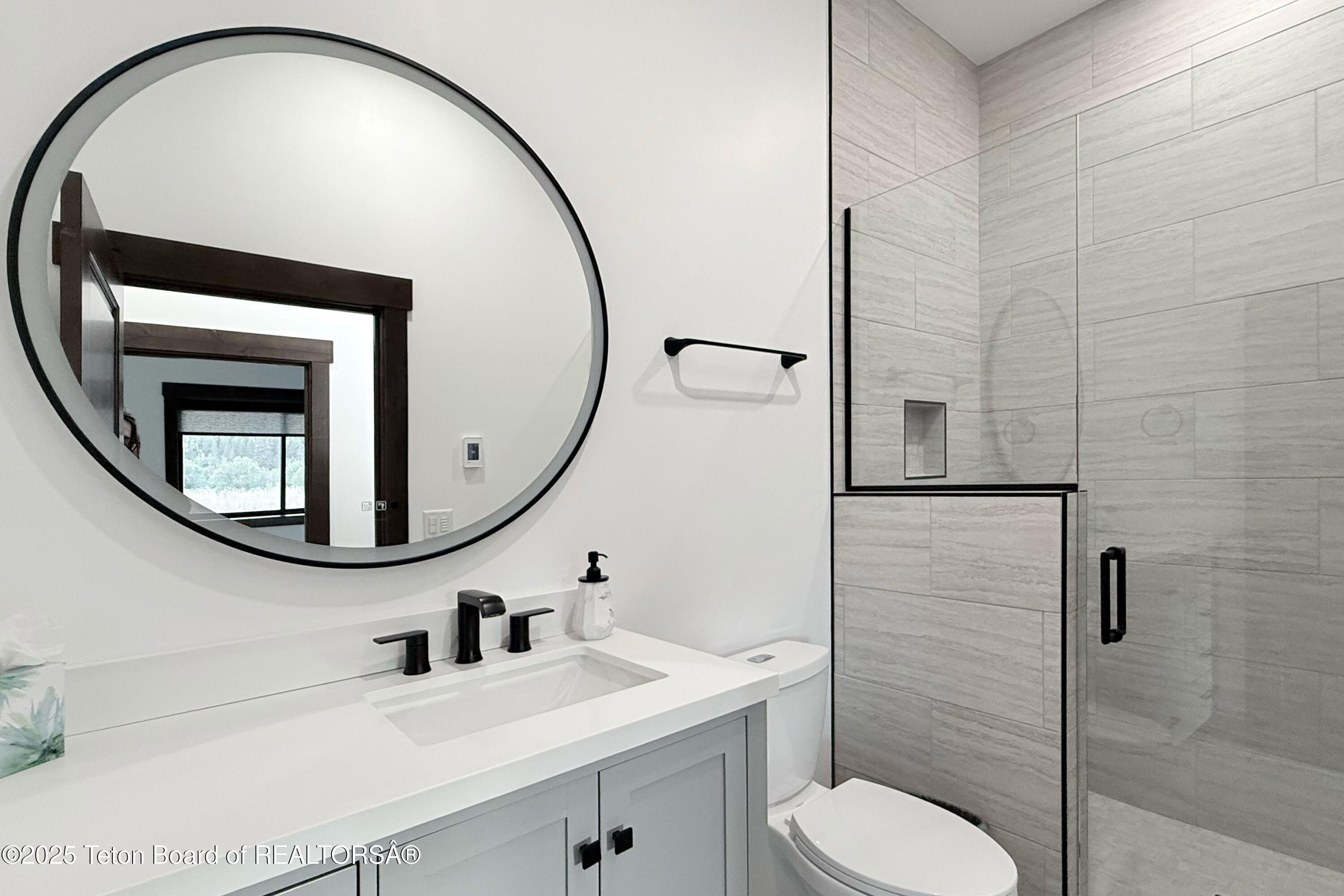 19 Diamandis Drive, Unit 19 Alpine, WY 83128 - Photo 29 of 36 29_aero_hangar_19_lower_bathroom2