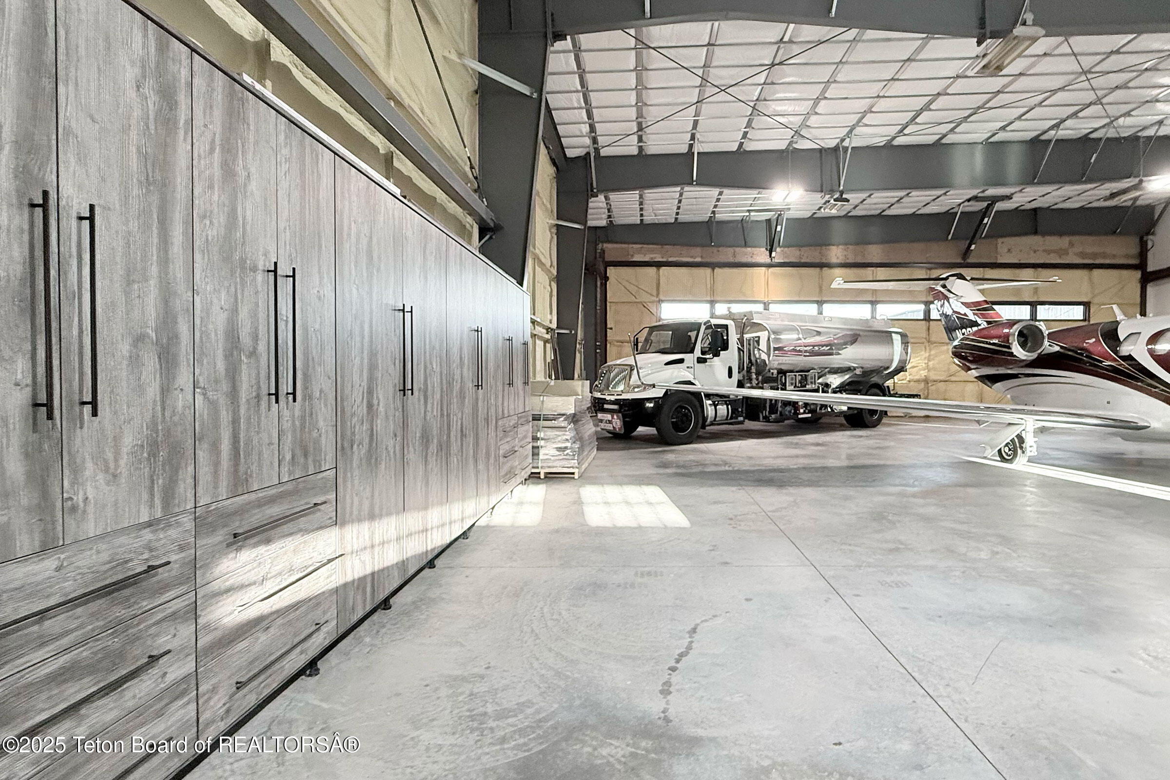 19 Diamandis Drive, Unit 19 Alpine, WY 83128 - Photo 31 of 36 31_aero_hangar_19_hangar