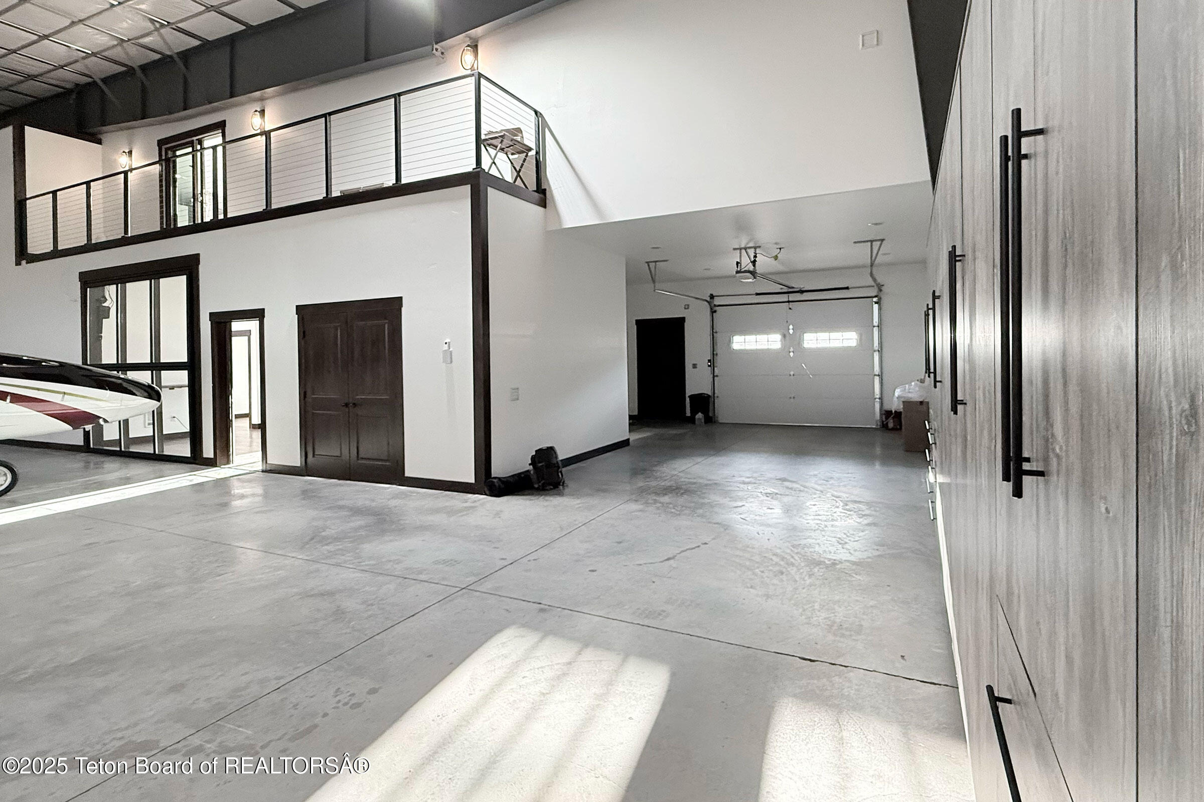 19 Diamandis Drive, Unit 19 Alpine, WY 83128 - Photo 32 of 36 32_aero_hangar_19_hangar_garage_door