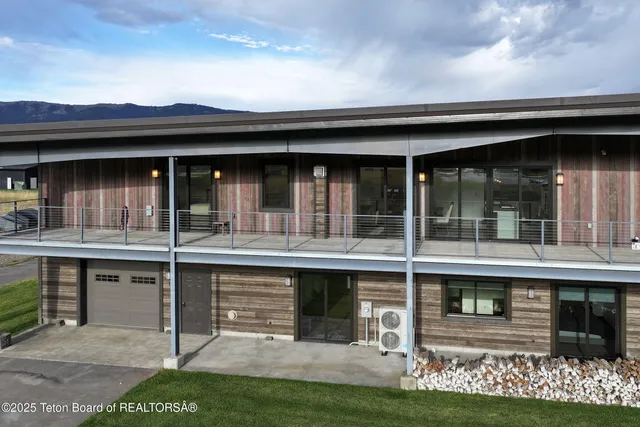 $3,750,000 | 19 Diamandis Drive, Unit 19, Alpine, WY 83128