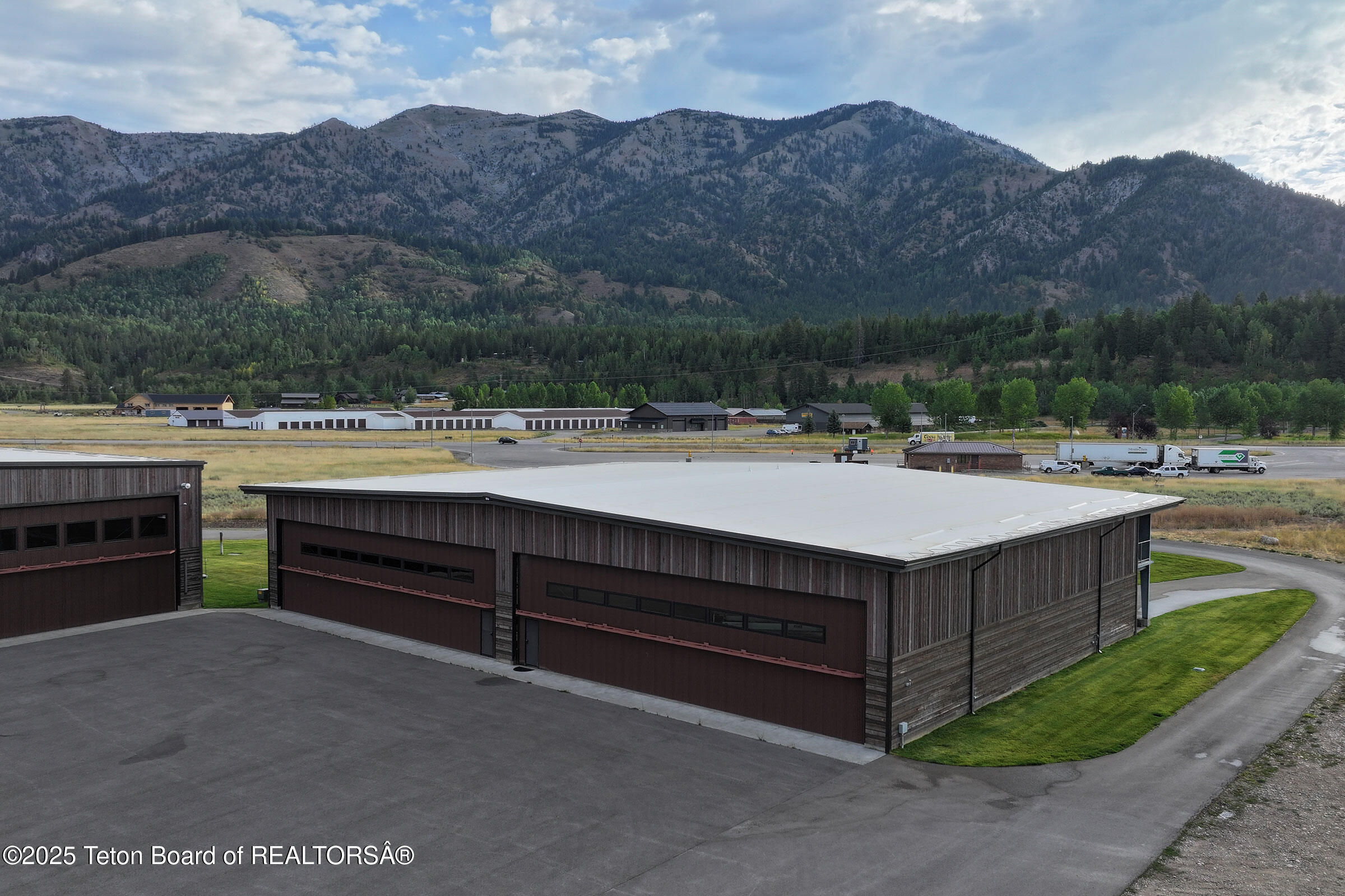 19 Diamandis Drive, Unit 19 Alpine, WY 83128 - Photo 35 of 36 36_aero_hangar_19_airpark_west