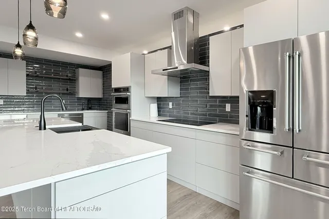 $3,750,000 | 19 Diamandis Drive, Unit 19, Alpine, WY 83128