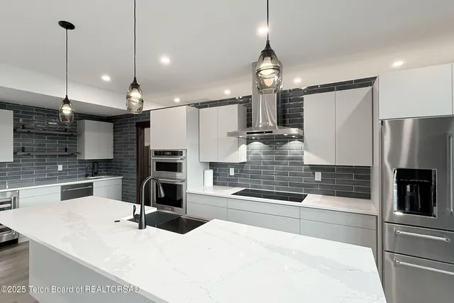 $3,750,000 | 19 Diamandis Drive, Unit 19, Alpine, WY 83128