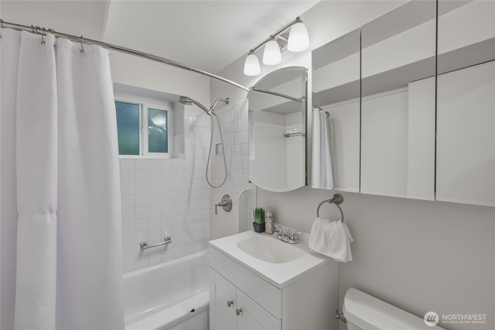 901 North Forest Street, Unit 134 Bellingham, WA 98225 - Photo 19 of 39 a bathroom with a sink toilet and shower
