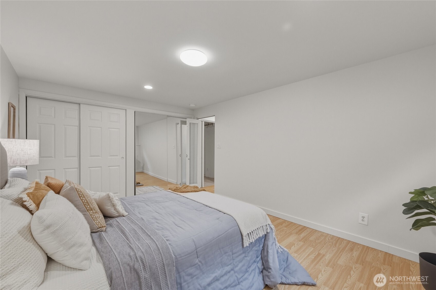 901 North Forest Street, Unit 134 Bellingham, WA 98225 - Photo 23 of 39 a bedroom with a bed and a couch