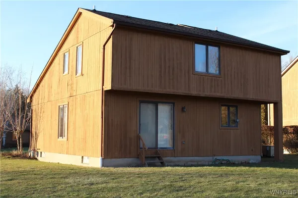 $2,700 | 16 Bluebird Lane, Amherst, NY 14228
