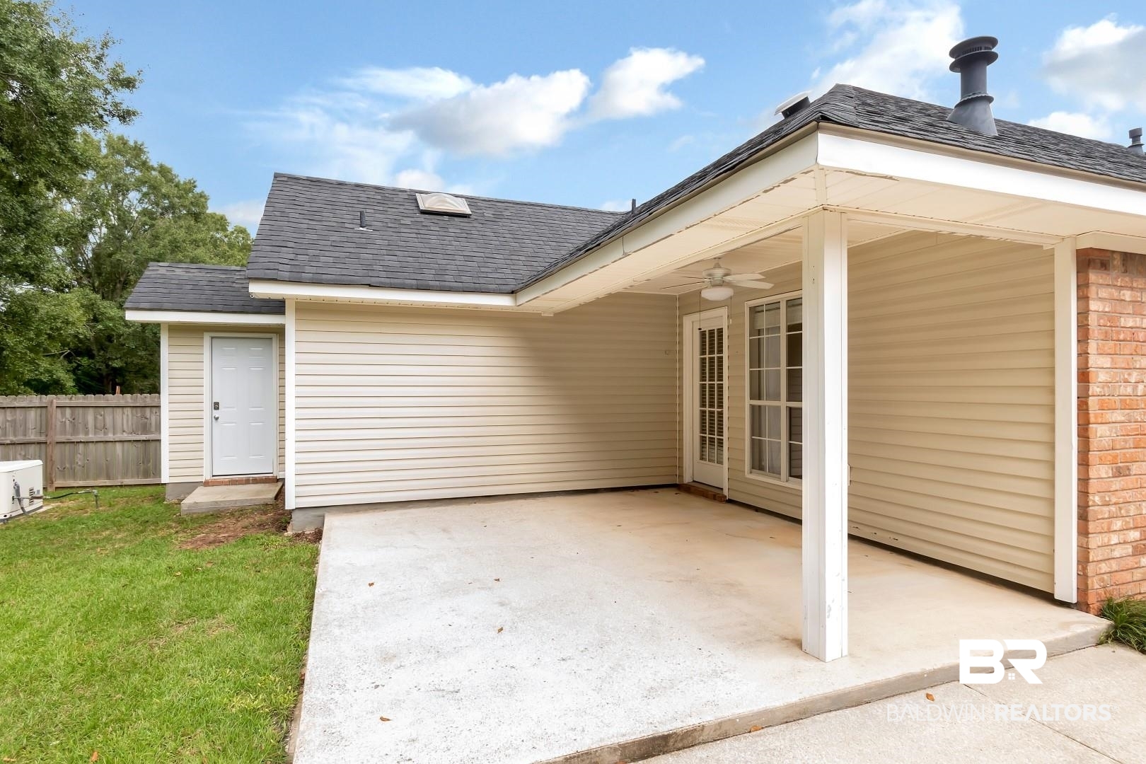 958 Henckley Avenue Mobile, AL 36609 - Photo 3 of 37
