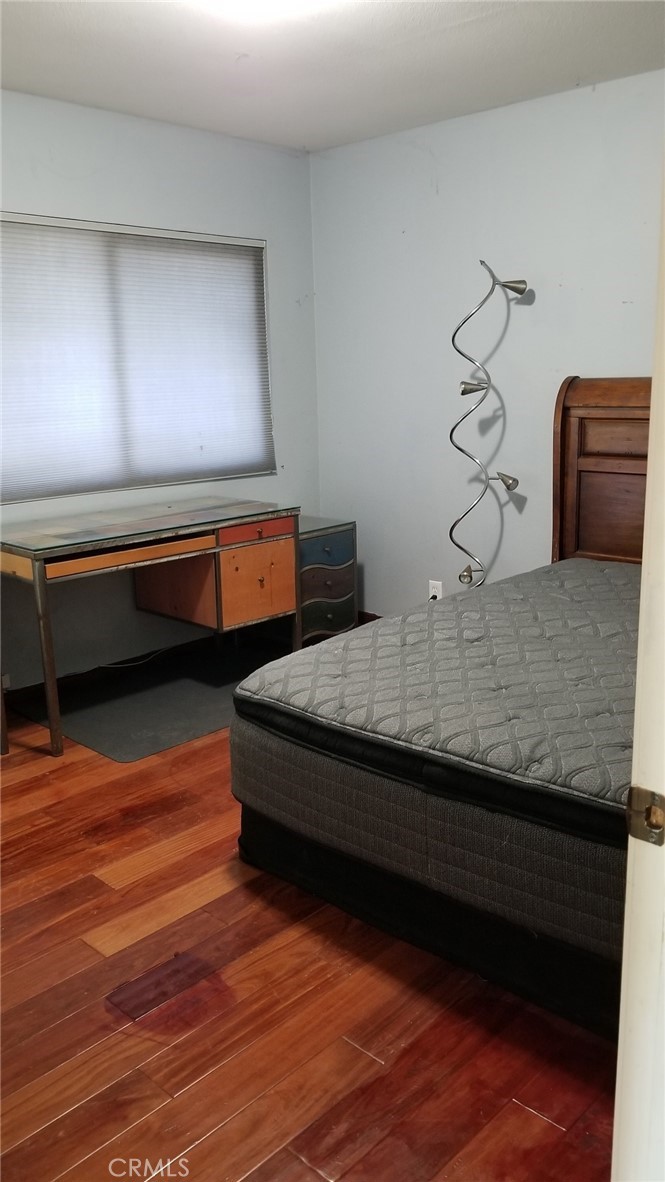 4640 Eastbourne Bay Oxnard, CA 93035 - Photo 11 of 16 a bedroom with bed and window