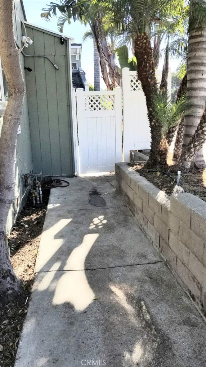 4640 Eastbourne Bay Oxnard, CA 93035 - Photo 2 of 16 a view of a backyard of the house