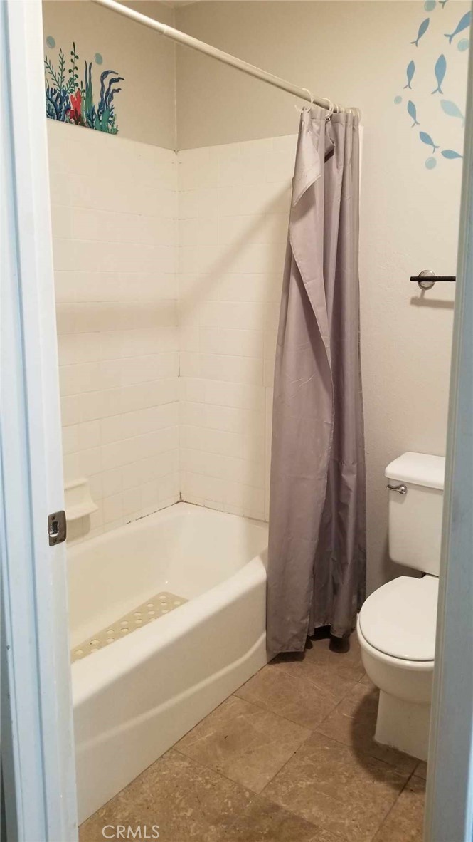 4640 Eastbourne Bay Oxnard, CA 93035 - Photo 9 of 16 a bathroom with a toilet and a bathtub