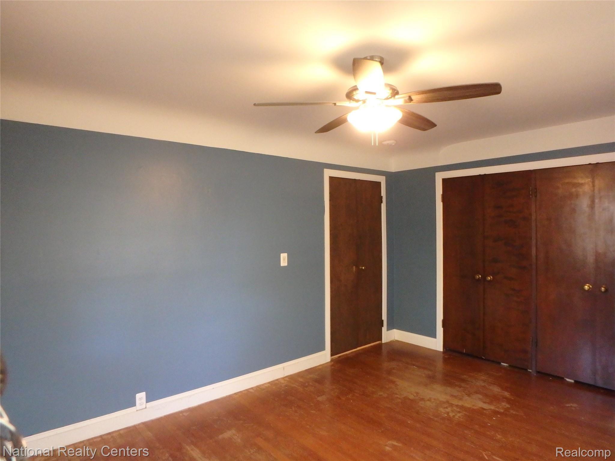 1345 Roat Court Burton, MI 48509 - Photo 8 of 14 P5141125.JPG