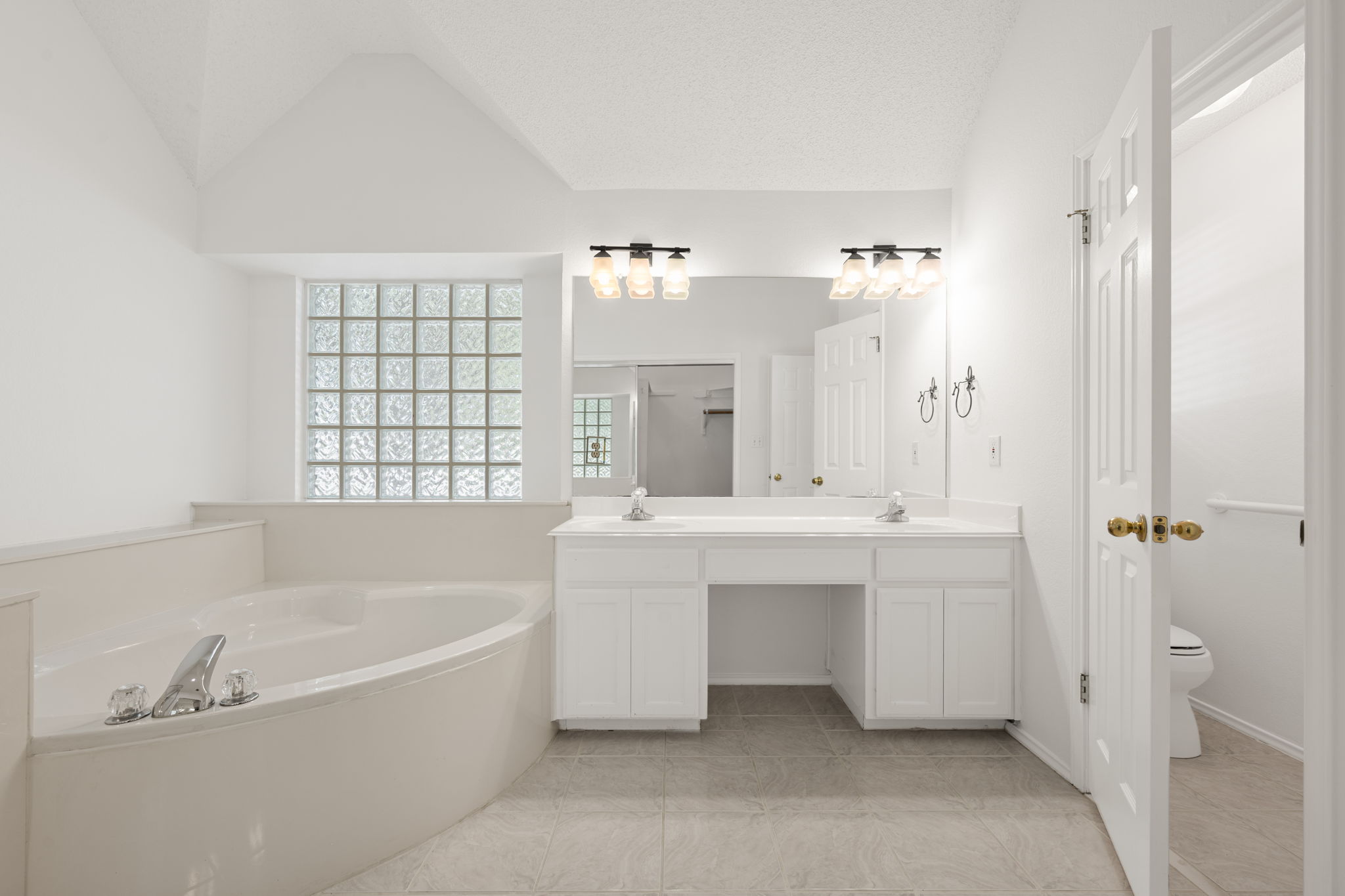 707 Ridge View Drive Leander, TX 78641 - Photo 25 of 40 a bathroom with a bathtub a double vanity sink and mirror