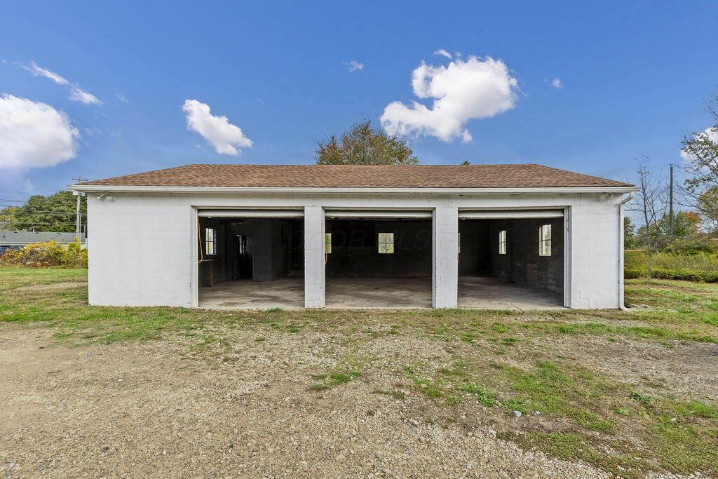 3841 South Section Line Road Delaware, OH 43015 - Photo 41 of 65 Garage