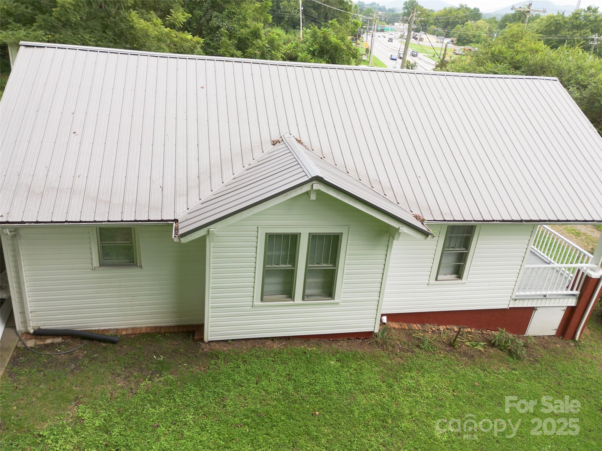 2326 Morganton Boulevard Southwest Lenoir, NC 28645 - Photo 29 of 34 a backyard of a house